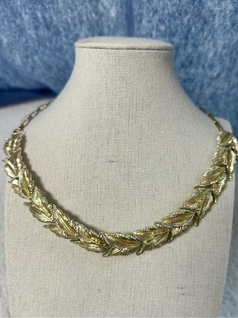 Beautiful Vintage Stamped Star Gold Tone Leaf Chevron Necklace Mid Century MCM